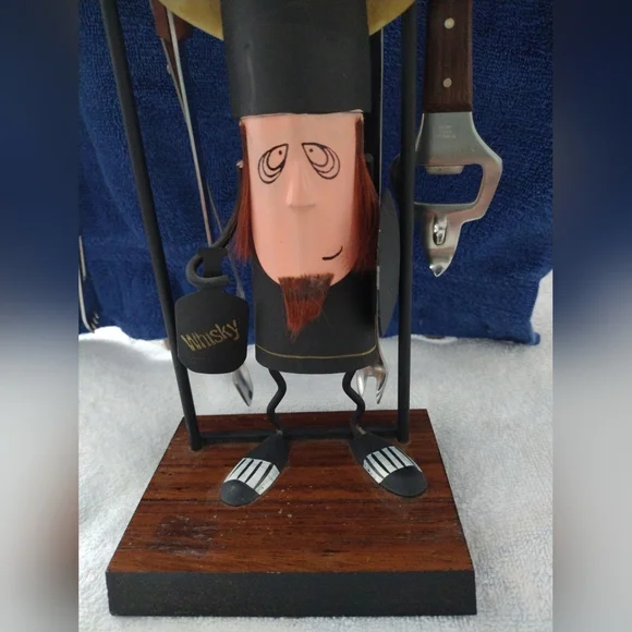 Vintage 1970's Viking Warrior Bar Castle Bar Utensil Holder Very Good Condition
